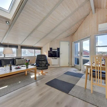 Durita - 600m To The Fjord By Interhome